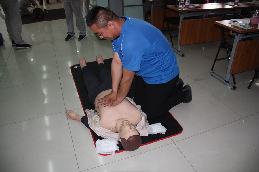 1561425612940866.jpg 2019.6.14心肺复苏培训 133.jpg